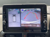 上からまる見え!アラウンドビューモニターの画像です。純正ナビに映してあります。お車を真上から見たような映像をミラーやナビ画面に映し出す事によって、車両の周囲を確認し、駐車時や発進時の運転をサポート。