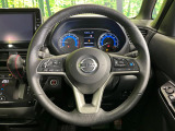 【純正革巻きステアリング】上質な革を使用することで、手にしっかり馴染みとても運転しやすいハンドルです♪