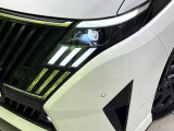 【LEDヘッドライト】悪天候や夜間走行時も良好な視界を確保し安心して運転できる高輝度LEDヘッドライトを装備!点灯速度が早く、消費電力も抑えられています。