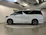 両側パワースライドドア付きだから、狭い駐車スペースなどでの 乗り降りラクラク!小さなお子さまのいるご家庭には嬉しい装備。