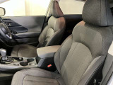 高いホールド性で運転姿勢が安定します。長距離ドライブでも疲れにくいのが魅力です。快適なドライビングライフをお送りください♪
