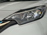 オートライトスイッチです。トンネルなど車外の明るさを感知して自動でヘッドライトを点灯します。