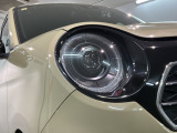 LEDヘッドライトは、点灯の瞬間から最大光量を発揮し、突然暗くなるトンネルなどでの安定感を高めます。