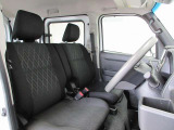 清潔で広々した座席です♪ぜひ現車を見て体感してみてください!!