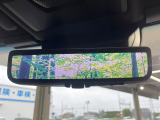 【デジタルインナーミラー】後席の大きな荷物や同乗者で後方が確認しづらい時でも安心!カメラが撮影した車両後方の映像をルームミラー内に表示。クリアな視界で状況の確認が可能です!