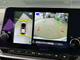 アラウンドビューモニター。上空から見下ろしているかのような映像を映し出して周囲を確認し、スムースな駐車をアシストします。