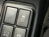 品質へのこだわり!フロアマットやシートなど車内をキレイに清掃し、ニオイや汚れなどを徹底的にクリーニングしてもらっております。室内はピカピカです☆