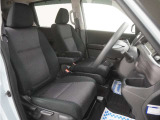 運転席のスペースはゆったりしていて、視界も広く確保されているので普段の運転からロングドライブまで快適です。