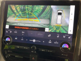 【パノラミックビューモニター】専用のカメラにより、上から見下ろしたような視点で360度クルマの周囲を確認することができます☆死角部分も確認しやすく、狭い場所での切り返しや駐車もスムーズに行えます。