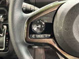 ステアリングにオーディオ操作スイッチが付いています。オーディオ画面に直接タッチしなくても操作が出来ますので、運転に集中できます。