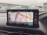【ナビ】Honda純正ナビゲーション装備(HondaCONNECT対応)スマートフォンからリモート操作が可能。車内Wi-Fiや自動地図更新など便利な機能が使用できます。●基本パック(有料)が必要です。