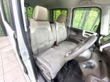 運転席まわりには十分なスペースがあり、大柄な方でもゆったり運転していただける環境です。