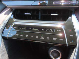 オートエアコンで車内はいつでも快適です♪