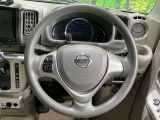 インテリアに合わせたデザインのステアリングは、運転される方のことも考え、運転しやすい形状、大きさです。是非一度、実際に触ってお確かめください。