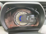 視認性のいい大型スピードメーター