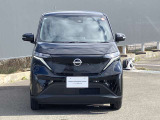 フロントガラスの上部には衝突軽減ブレーキの装置も付いており、より安全に運転を楽しんでいただくことができます。