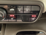 運転席と助手席にシートヒーターが付いています☆寒い時期に腰周りを温めてくれるので体全体が温まりやすいのは勿論、暖房と違い顔に風が当たらないので、乾燥肌やドライアイの方でも大丈夫☆