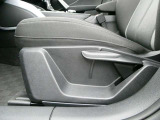 【運転席】手動高さ調整機能