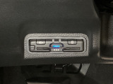 ハンドルの左下にETCがついています。高速道路の料金所の通過も楽々です。 カードの取り出しもしやすい場所についています。
