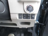 各種機能のボタンがあります。もちろん運転席からの操作も可能。スマートに使いこなしてください。