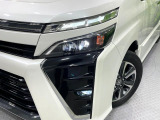 【LEDヘッドライト】悪天候や夜間走行時も良好な視界を確保し安心して運転できる高輝度LEDヘッドライトを装備!点灯速度が早く、消費電力も抑えられています。
