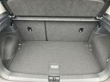段差の少ないフロアで、長尺物や大きな荷物も安定して積載可能。趣味・レジャー・仕事にも対応します。