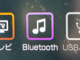 Bluetoothオーディオ対応可。お持ちのスマホやiPodなどとBluetooth接続して外部機器内の音楽などを車内で楽しめます。