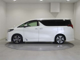 両側パワースライドドア付きだから、狭い駐車スペースなどでの 乗り降りラクラク!小さなお子さまのいるご家庭には嬉しい装備。