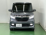 LEDヘッドライトを装備しています。LEDヘッドライトはとても明るく、雨の日や夜間走行も安全・安心です。オートライトコントロール付きで周囲の明るさに応じて自動で点灯・消灯します