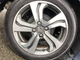 純正のアルミホイールがトータルで足元を引き締めています。