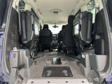 車いすのまま乗り込める広い床面スペースが確保されています。