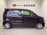 車両右側面からの写真になります。車をご覧になりたい時はお気軽に最寄りの店舗へご相談下さい。