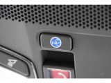 別途、Honda Total Care プレミアムへご加入いただきますと、ボタンひとつでクルマと緊急サポートセンターがつながり、クルマの状況がオペレーターに常に共有され、緊急時に迅速なサポートが受けられます。