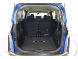 3列目シートは折りたたみが可能です。たためば荷物もしっかり積める!キャンプ用品なども、気兼ねなく積めそうです。旅行にも強い味方ですね。