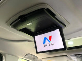 【後席モニター】家族や友人とお出かけする機会が多い方に大人気の後席モニターを装備!見やすい位置に画面がありテレビやDVDの視聴も快適!友達もお子様も、後席にしか乗らなくなるかも??