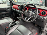 ステアリングを握れば目の前にJeepワールドが広がります!
