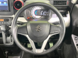 インテリアに合わせたデザインのステアリングは、運転される方のことも考え、運転しやすい形状、大きさです。是非一度、実際に触ってお確かめください。