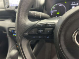運転中、オーディオの操作をしてて、ハッとしたことはありませんか?ステアリングスイッチは、運転中でもハンドルでオーディオの操作が可能です。安全なドライブをサポートします。
