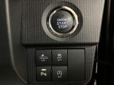 キーフリーシステムなので、エンジンスタートはブレーキペダルを踏みながらボタンを押します。鍵が運転席周りにあることが条件で、鍵をさしたり抜いたりする必要がありません。