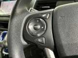 ステアリングにオーディオ操作スイッチが付いています。オーディオ画面に直接タッチしなくても操作が出来ますので、運転に集中できます。