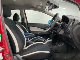【運転席】シート周りは使用感も少なく、良好な状態となります。丁寧につかわれていたことがよくわかります。