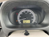 シンプルなデザインで見やすい大型ファインビジョンメーター、エコドライブが上手になると増えていくエコインジケーターや平均燃費・瞬間燃費・航続可能距離などを表示するエコメーター付き。