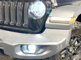 ●LEDヘッドライト:夜間走行時も良好な視界を確保し安心して運転できる高輝度LEDヘッドライトを装備!点灯速度が早く、消費電力も抑えられています。