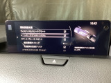 ハンドル操作をアシストすることにより車線からの逸脱回避を支援します。