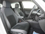 運転席のスペースはゆったりしていて、視界も広く確保されているので普段の運転からロングドライブまで快適です。