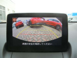 後方確認をサポート。駐車が不安な方にも嬉しい装備です。