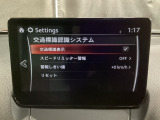 フォワードセンシングカメラで認識した交通標識をディスプレイに表示し、交通標識の見落とし防止を図り、安全運転を支援します。