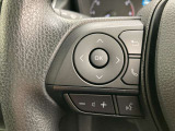 運転中、オーディオの操作をしてて、ハッとしたことはありませんか?ステアリングスイッチは、運転中でもハンドルでオーディオの操作が可能です。安全なドライブをサポートします。
