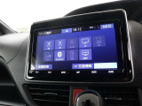 <Bluetooth>スマートフォンなどの機器と車をBluetoothで接続すると、ワイヤレスで音楽を再生できます。
