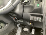 高速で便利なETCがあり、燃費をよくするECON、横滑りを防ぐVSAなどのスイッチは、運転席の右側、手の届きやすい位置にあります。